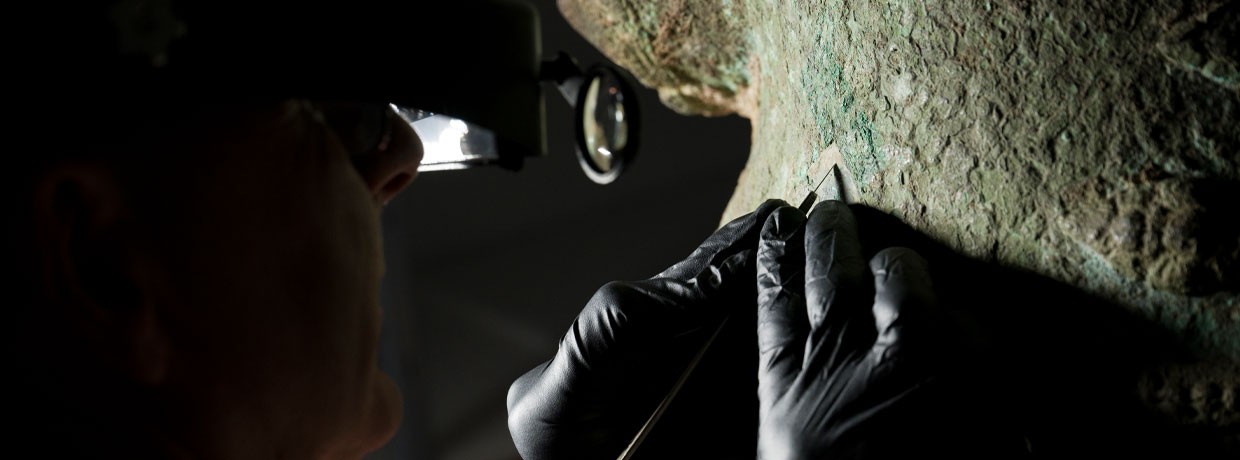 Restauration de la statue de Vishnu au laboratoire Arc&#39;antique, décembre 2024